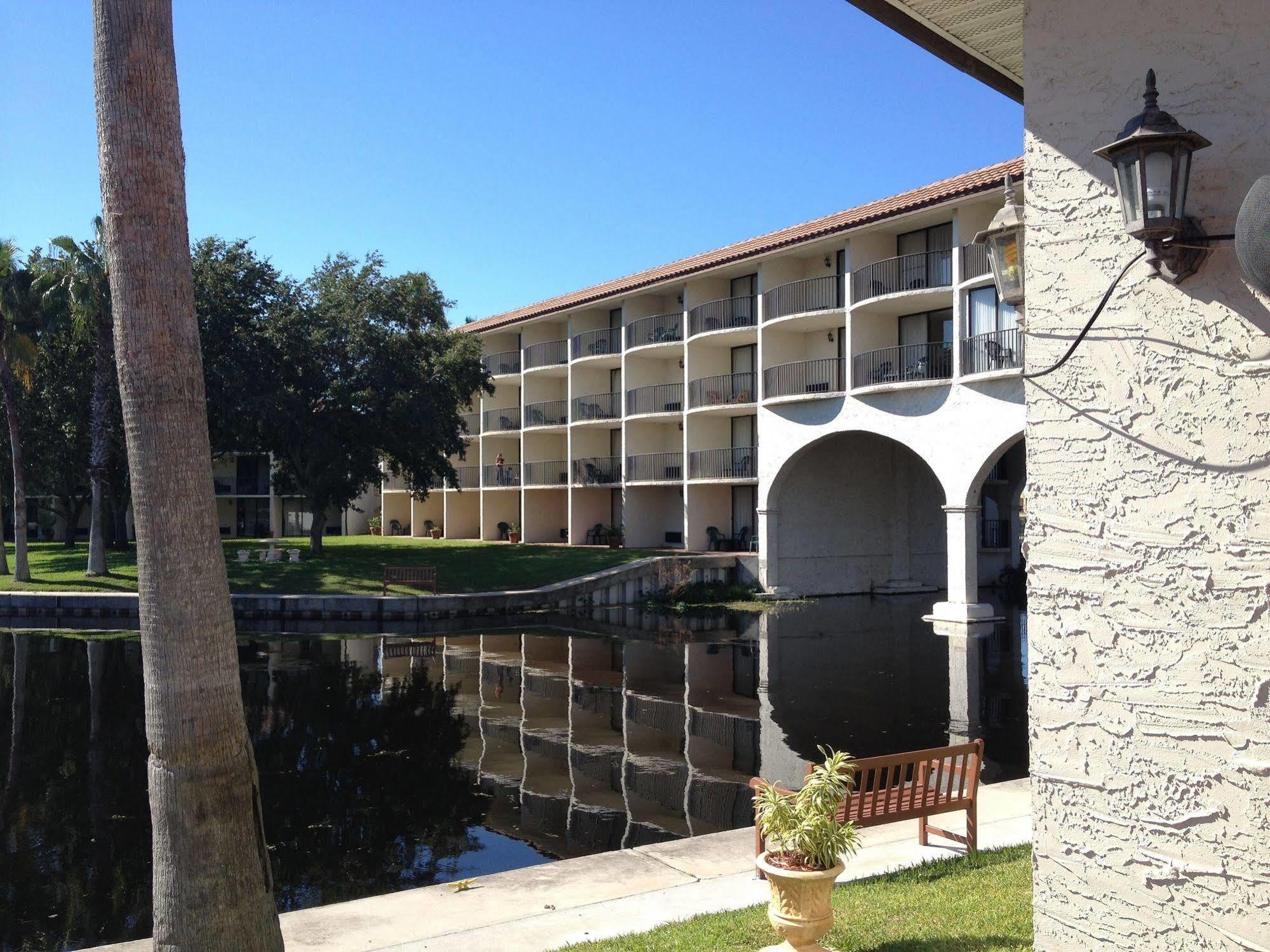 Vista Inn Lake Tarpon Palm Harbor Buitenkant foto